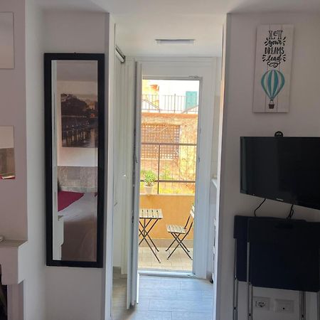 Monolocale Trastevere Locato Per Finalita Turistiche โรม ภายนอก รูปภาพ