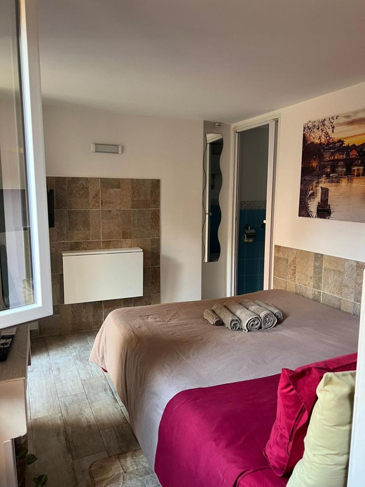 Monolocale Trastevere Locato Per Finalita Turistiche โรม ภายนอก รูปภาพ