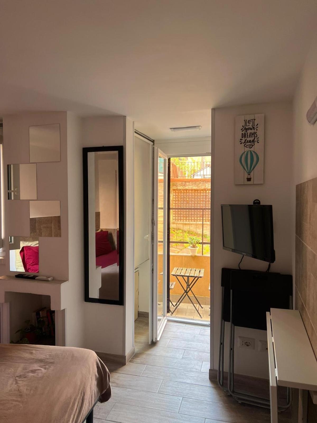 Monolocale Trastevere Locato Per Finalita Turistiche โรม ภายนอก รูปภาพ
